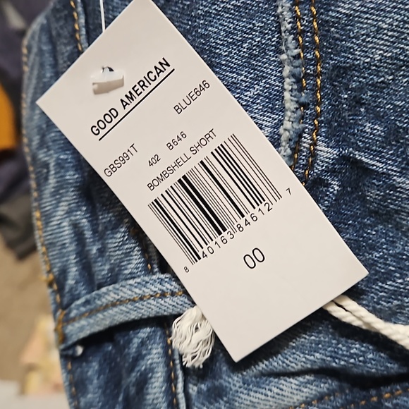 NWT Good American Denim Shorts - Picture 9 of 12